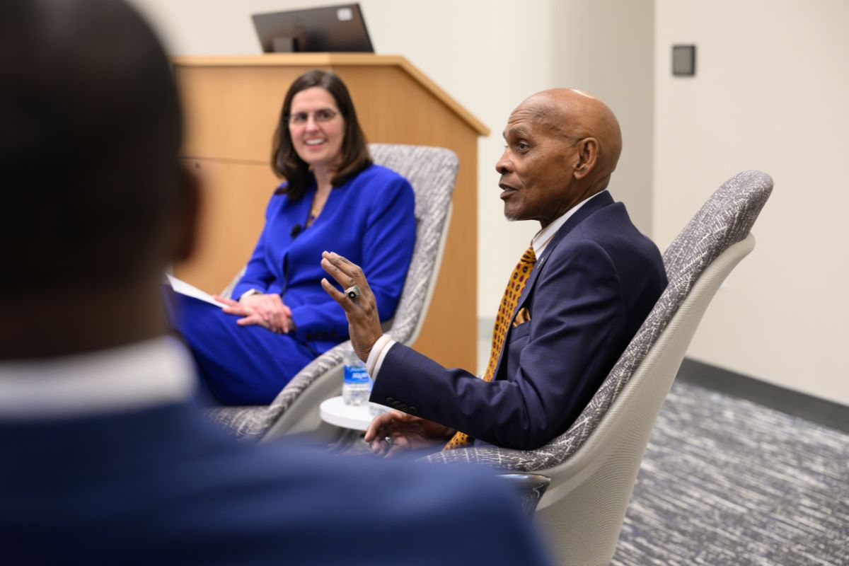Mr. Parrish and President Cowley at the Lessons in Leadership class" style=" height:800px; width:1200px" _languageinserted="true" src="https://cdn.prod.web.uta.edu/-/media/0b06cc5bbde1461cbbfc9c7657159f29.jpg