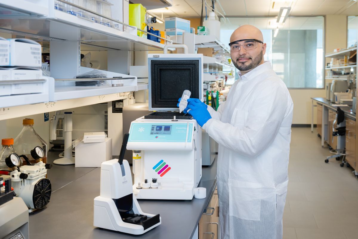 UT Arlington student Adrian Reyes" style=" height:800px; width:1200px" _languageinserted="true" src="https://cdn.prod.web.uta.edu/-/media/581e7df1f23f4dd89209df80c7fb2a4b.jpg