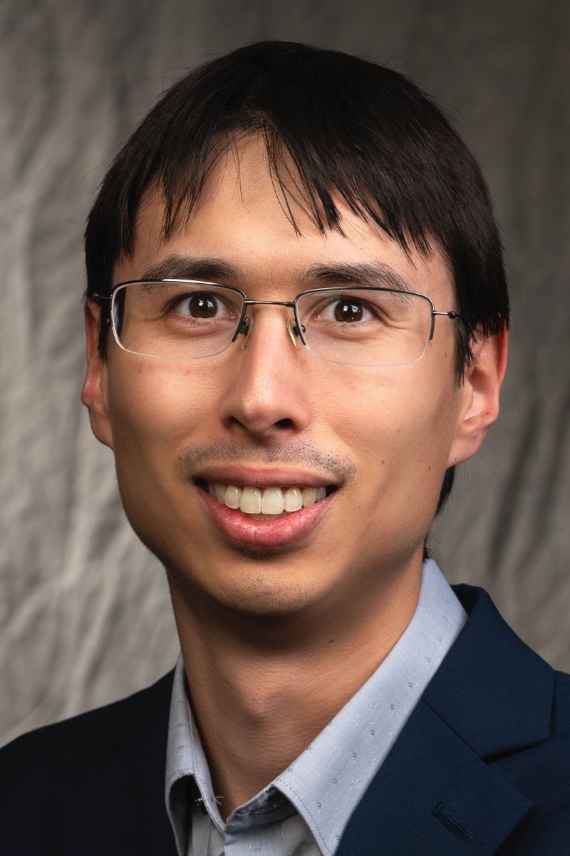 Image shows headshot of Dr. David Quigley" style=" height:1200px; width:800px" _languageinserted="true" src="https://cdn.prod.web.uta.edu/-/media/a7c719e9871849a280b024acf63e2a51.jpg