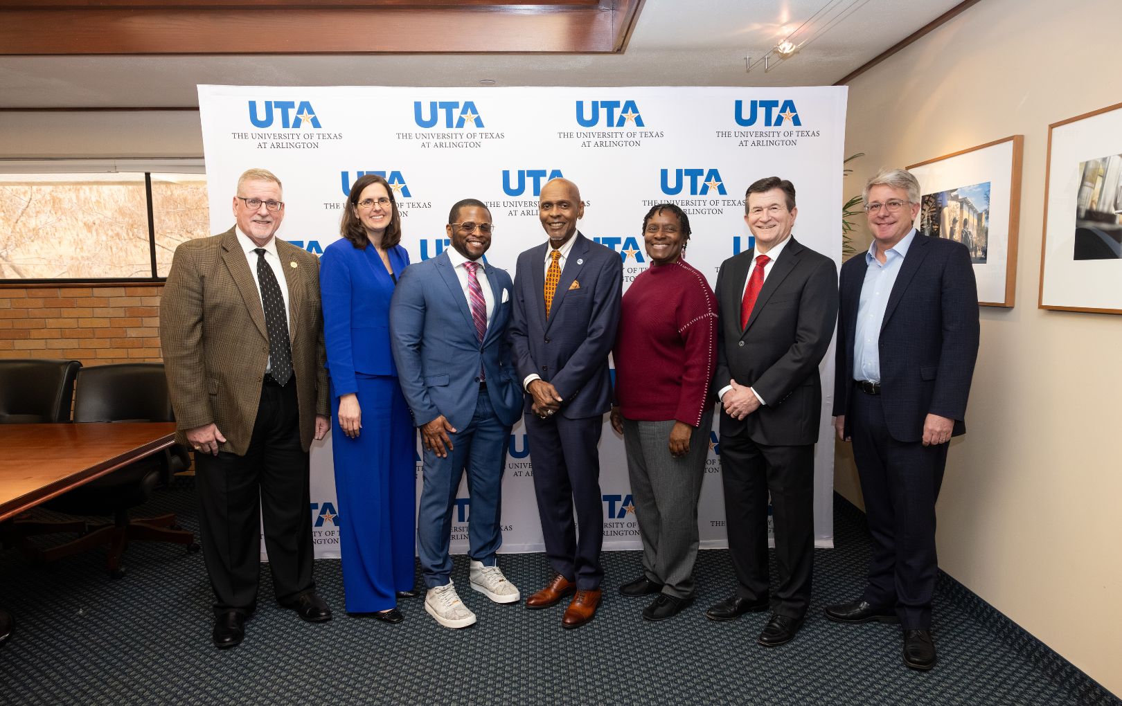 Roland Parrish alongside University leadership" style=" height:1020px; width:1620px" _languageinserted="true" src="https://cdn.prod.web.uta.edu/-/media/b41eb33f957f4f0dbc2b2b3870a39707.jpg
