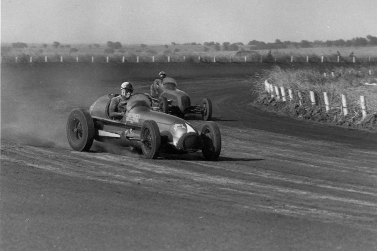 Driver Troy Rutt making a turn in the Blue Crown Special" style=" height:800px; width:1200px" _languageinserted="true" src="https://cdn.prod.web.uta.edu/-/media/e891cb49a6a4485399547d77e88796a6.jpg