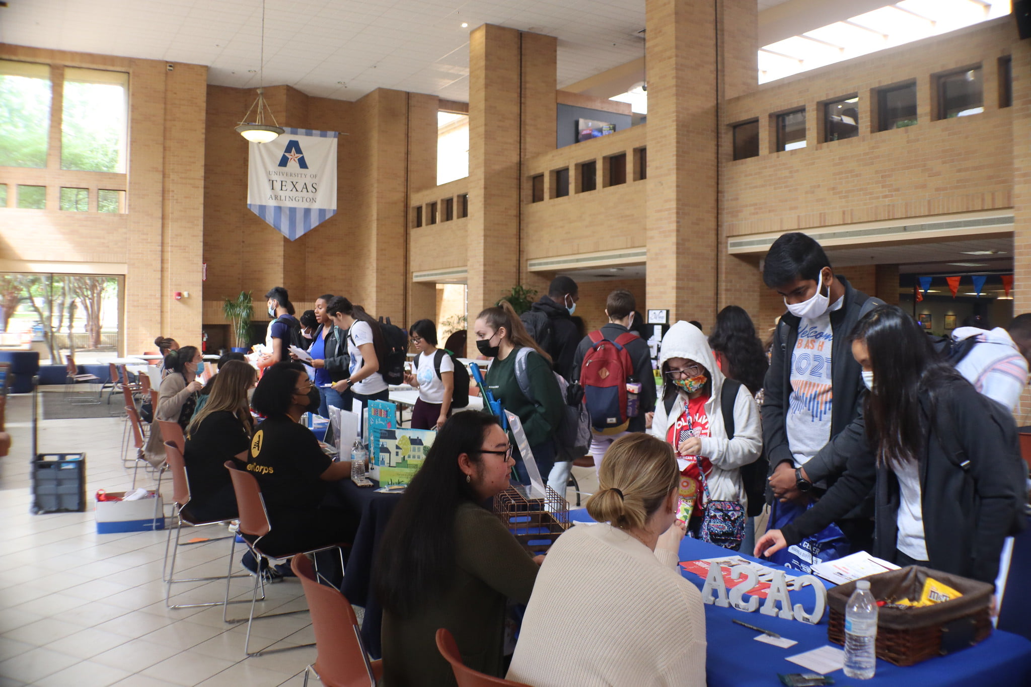 students talking to community partners at the Volunteer Opportunity Exchange event