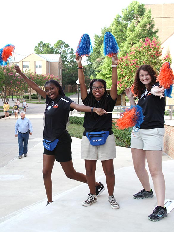 MavElite Tour Guides welcome students at Maverick Experience.
