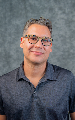 Headshot of Giovanni Valderas