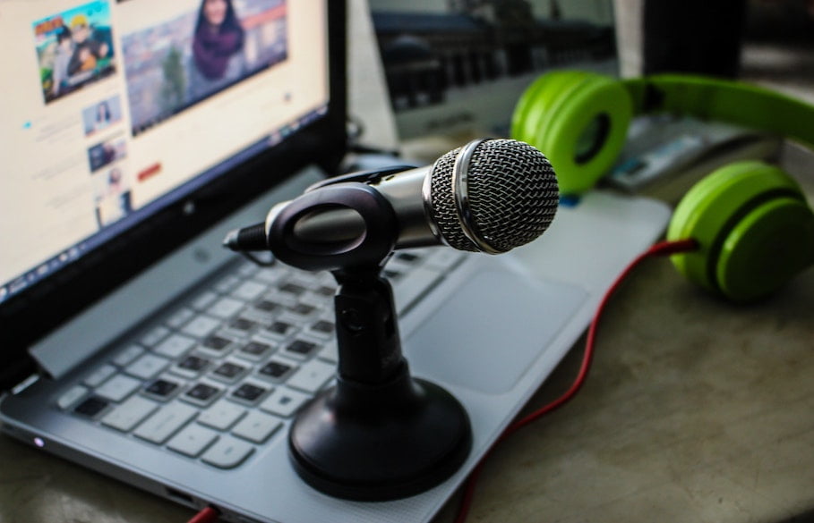 microphone on a laptop