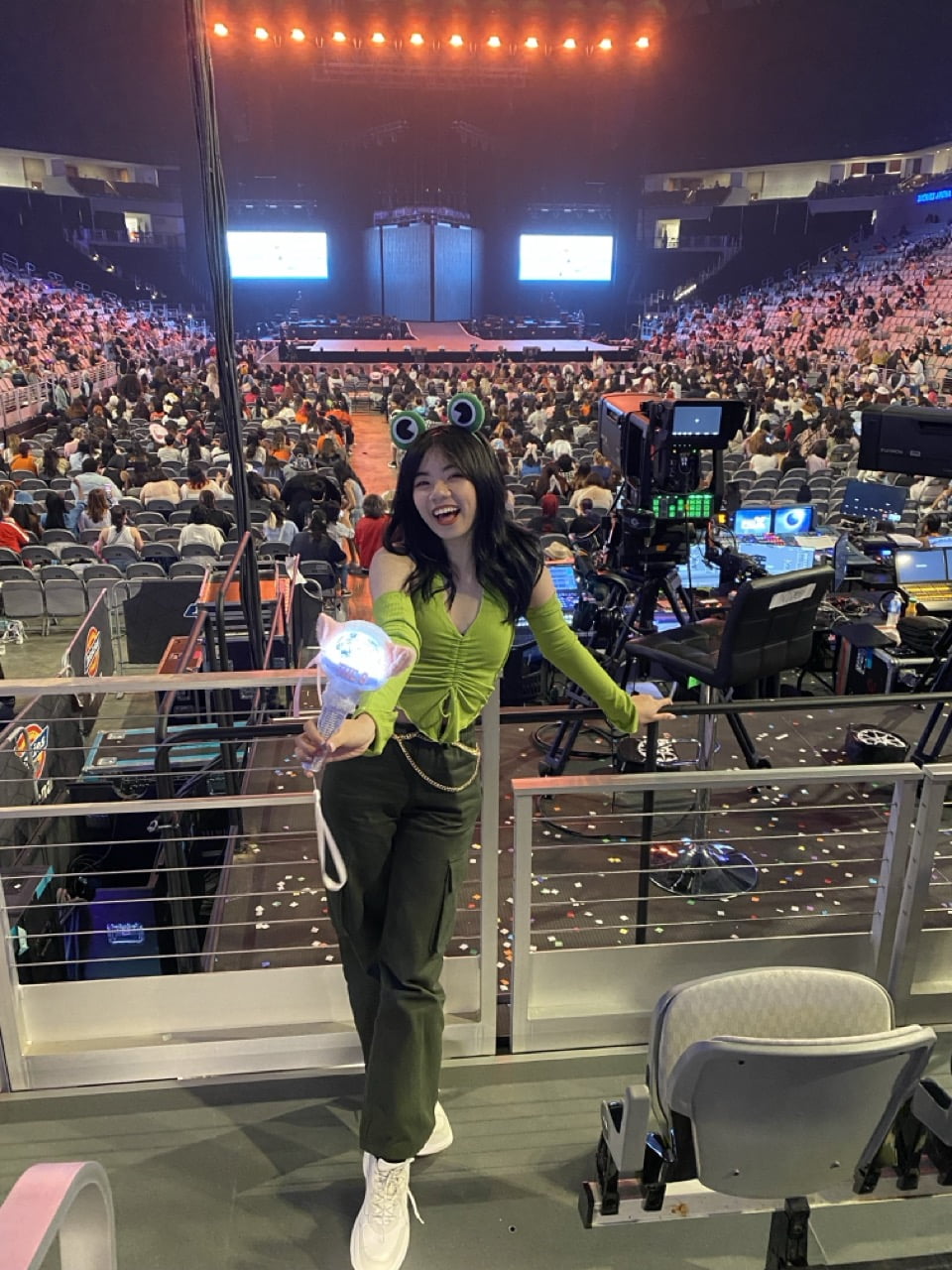 Hailey attending a concert.