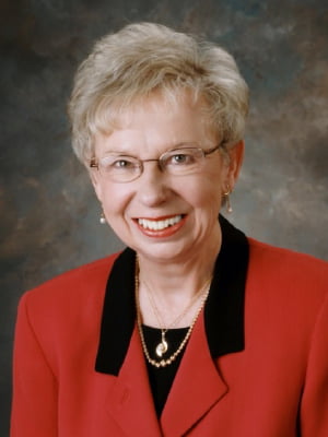 Portrait of faculty emeriti Mary Lou Bond