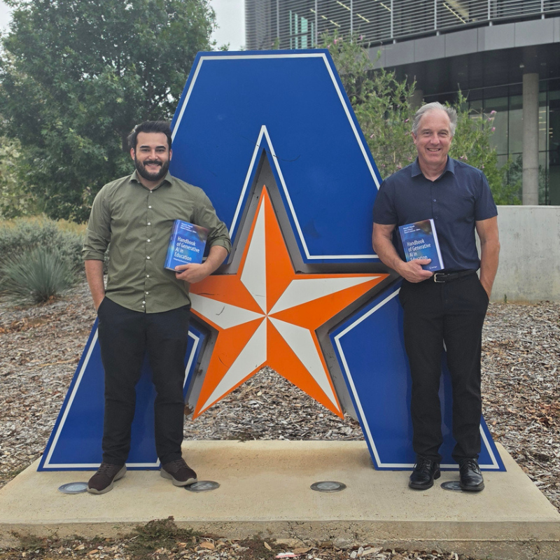 Photo of Dr. Luis E. Pérez Cortés and Dr. Hugh Kellam 