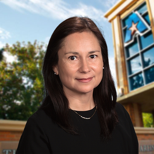 Dr. Maricela León headshot