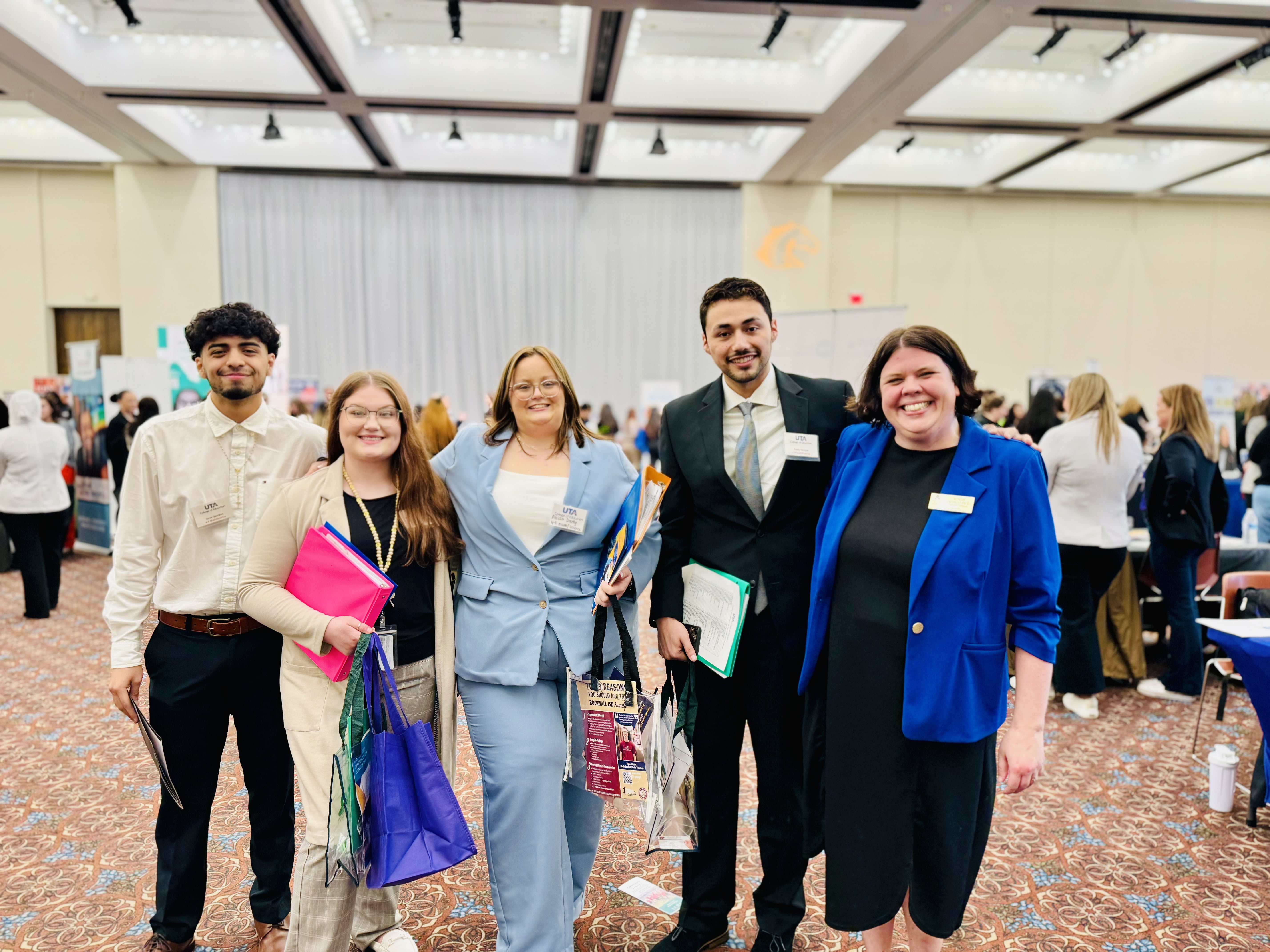 Alissa Darby (center) photo with Dr. Robin Jocius (far right) and classmates