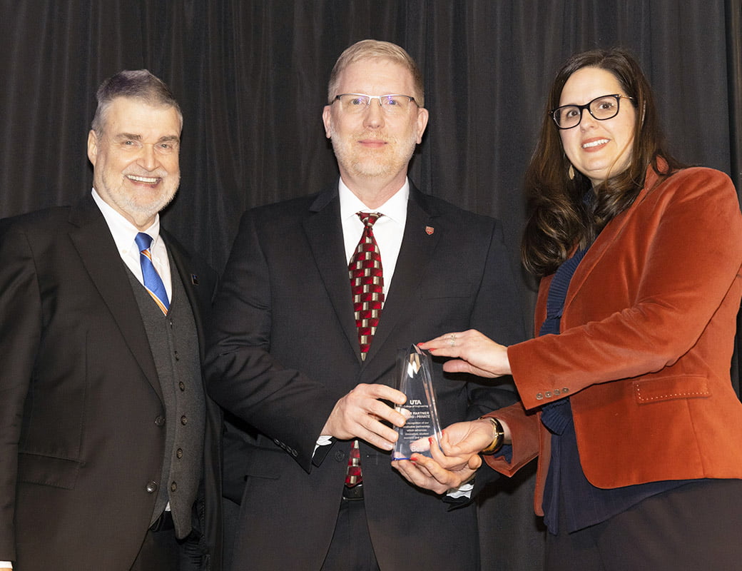 Dean Peter Crouch, Bell Flight