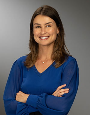 Dr. Julia Bitencourt