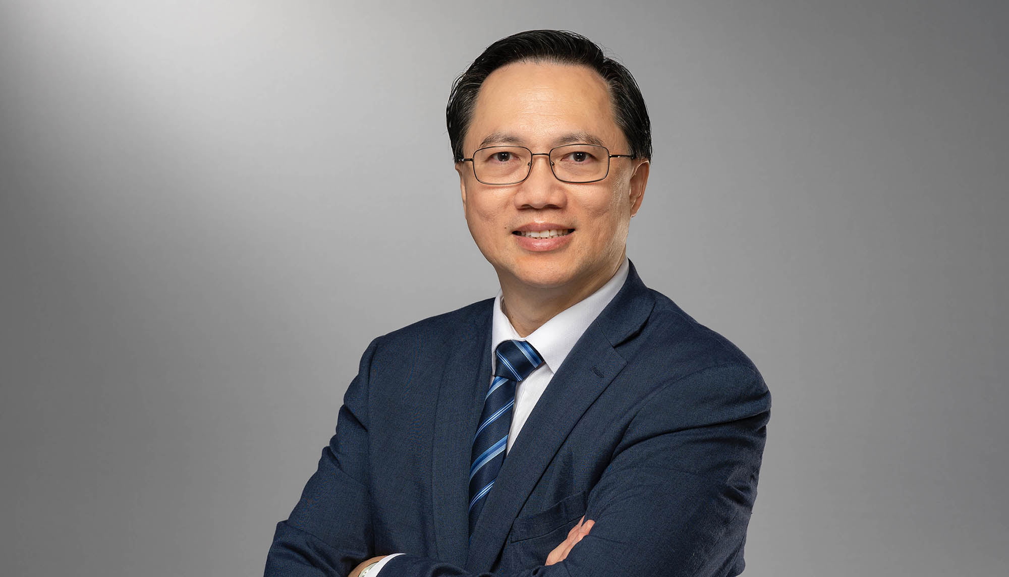 Lim Teik 2000px" width="2000" _languageinserted="true" src="https://cdn.prod.web.uta.edu/-/media/project/website/news/headshots/lim-teik-2000-px.jpg?la=en