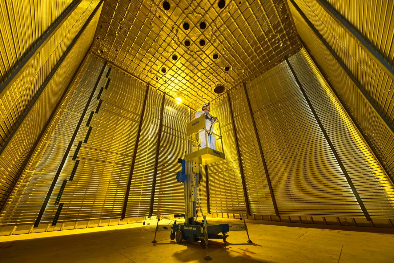 Aluminum electric field cage at the European Organization for Nuclear Research in Geneva, Switzerland" _languageinserted="true