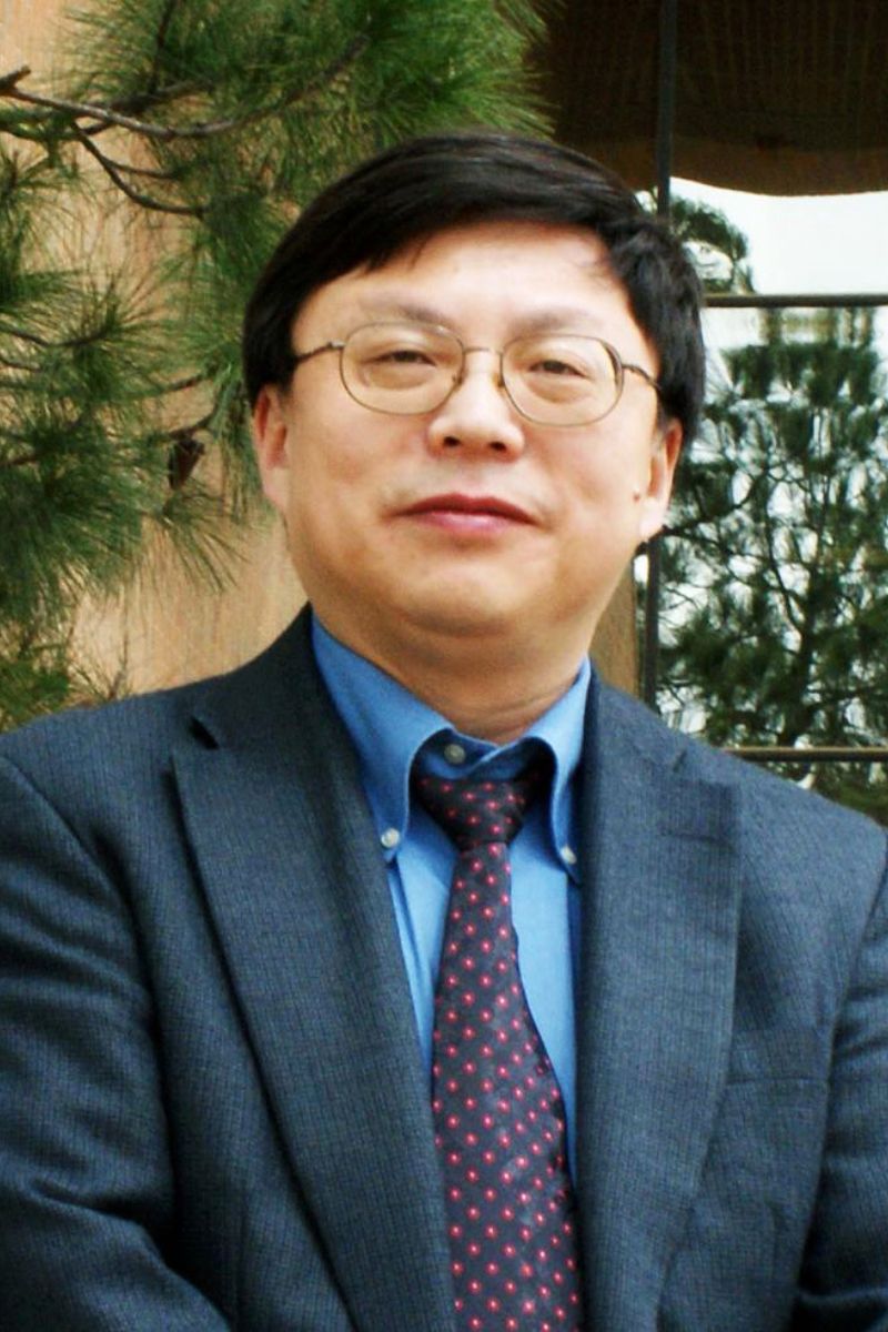Jianzhong Su, professor and chair of the UTA Department of Mathematics" _languageinserted="true
