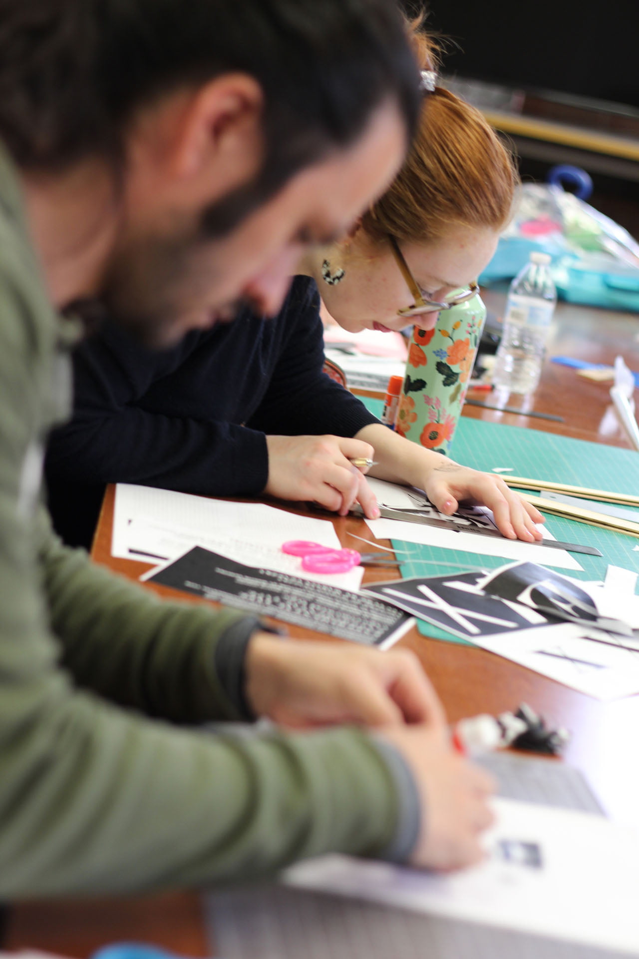 Visual Communication Design students" width="1280" _languageinserted="true" src="https://cdn.prod.web.uta.edu/-/media/project/website/news/releases/2020/03/visual-comm-students.jpg?la=en