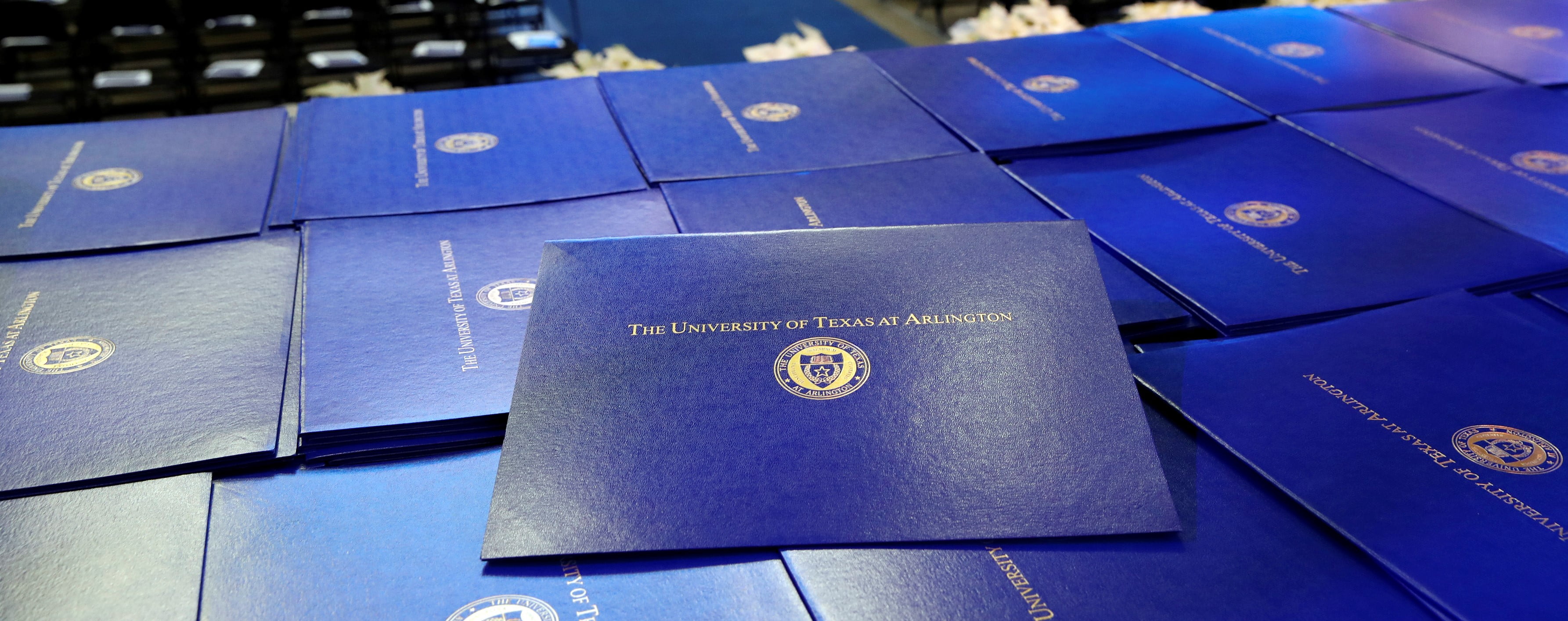Close up of UTA diploma folders" _languageinserted="true
