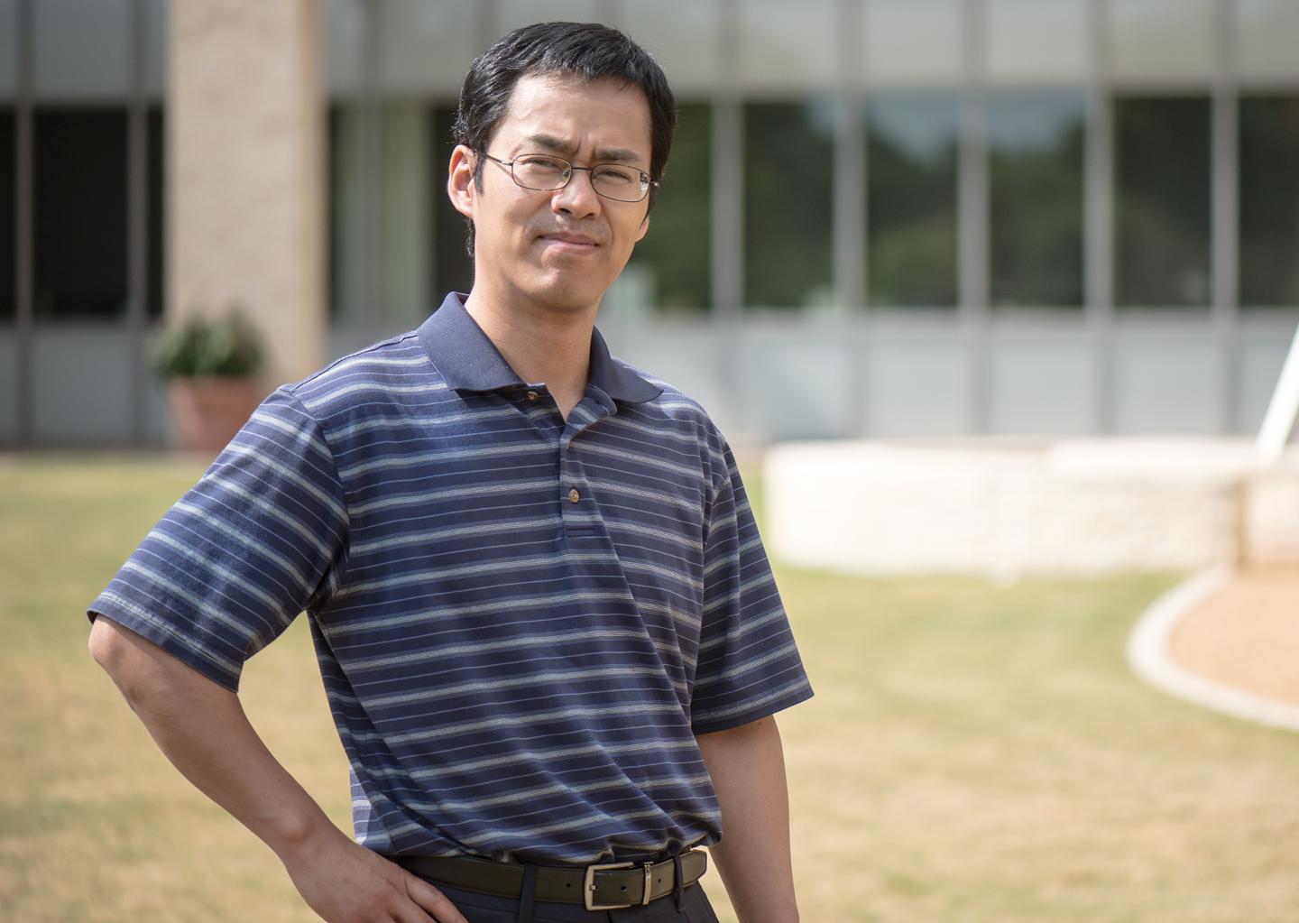 Junzhou Huang, associate professor of computer science and engineering" _languageinserted="true