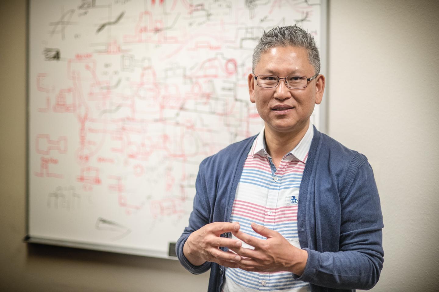 Seong Jin Koh" width="1440" _languageinserted="true" src="https://cdn.prod.web.uta.edu/-/media/project/website/news/releases/2020/06/seong-jin-koh-portrait.jpg?la=en