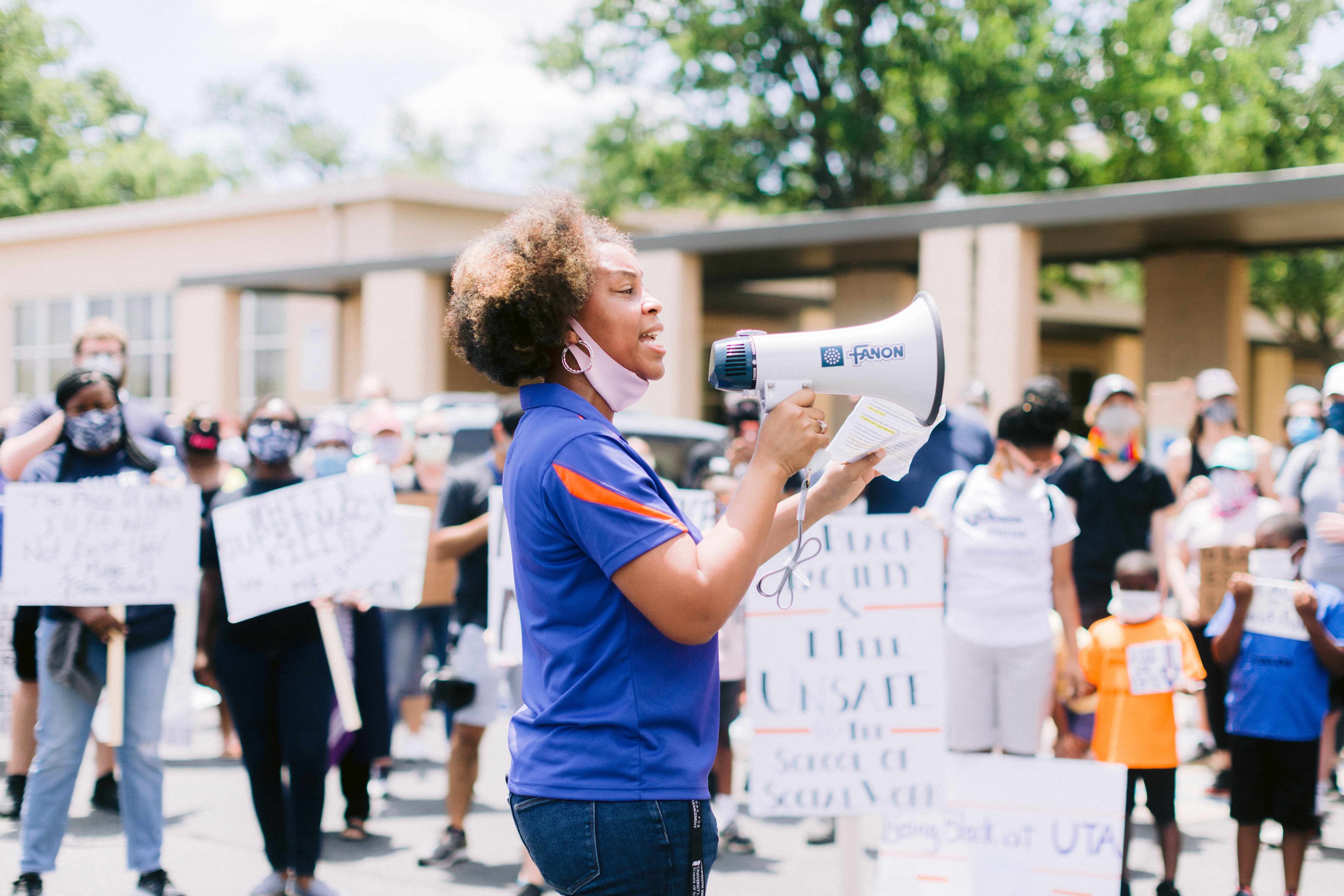 Jandel Crutchfield, assistant professor in the School of Social Work speaks to protesters gathered outside the UTA School of Social Work." width="5632" _languageinserted="true" src="https://cdn.prod.web.uta.edu/-/media/project/website/news/releases/2020/06/uta-ssw-blm-march-33.jpg?la=en