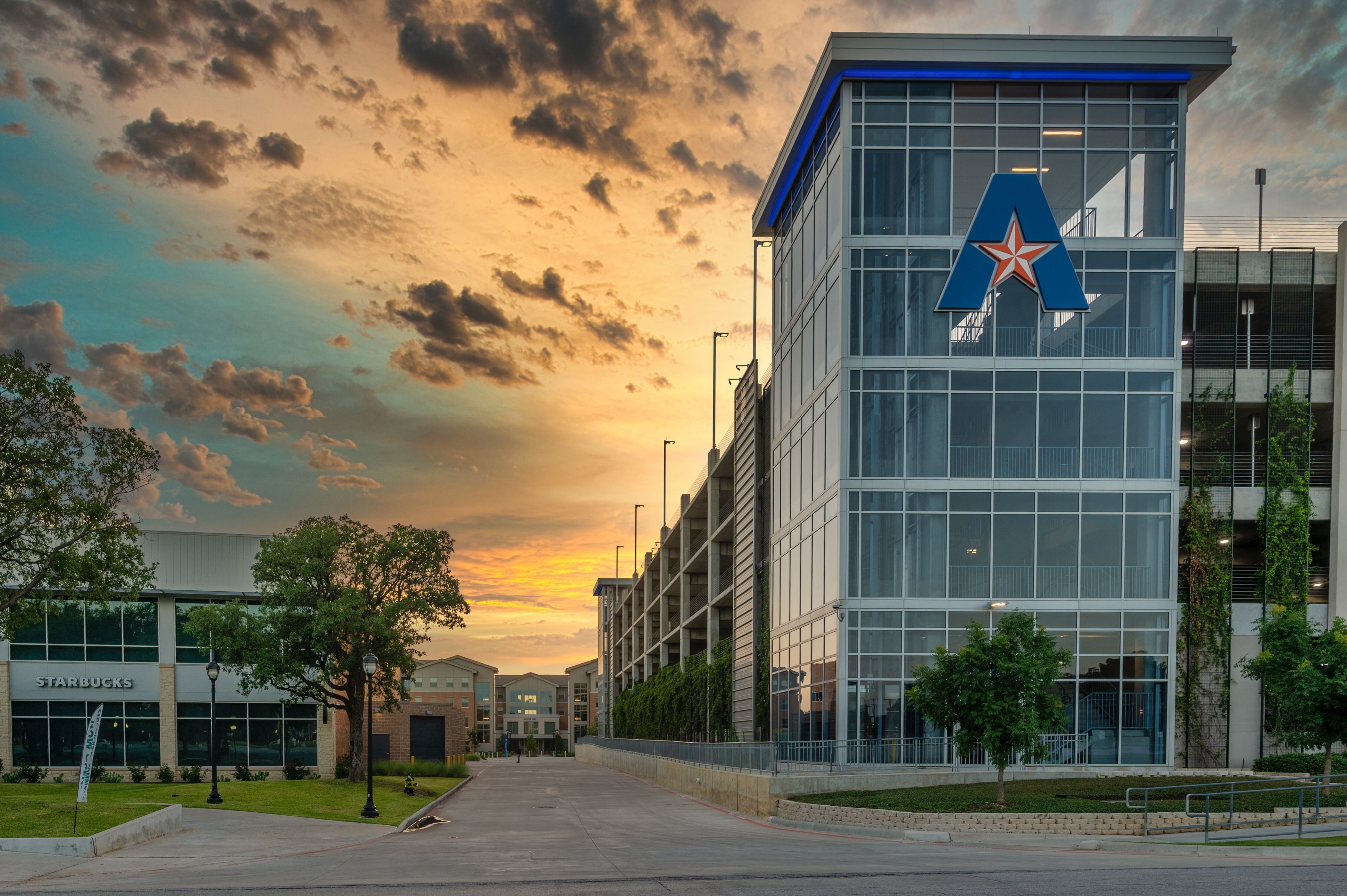 UTA parking garage at sunset" _languageinserted="true
