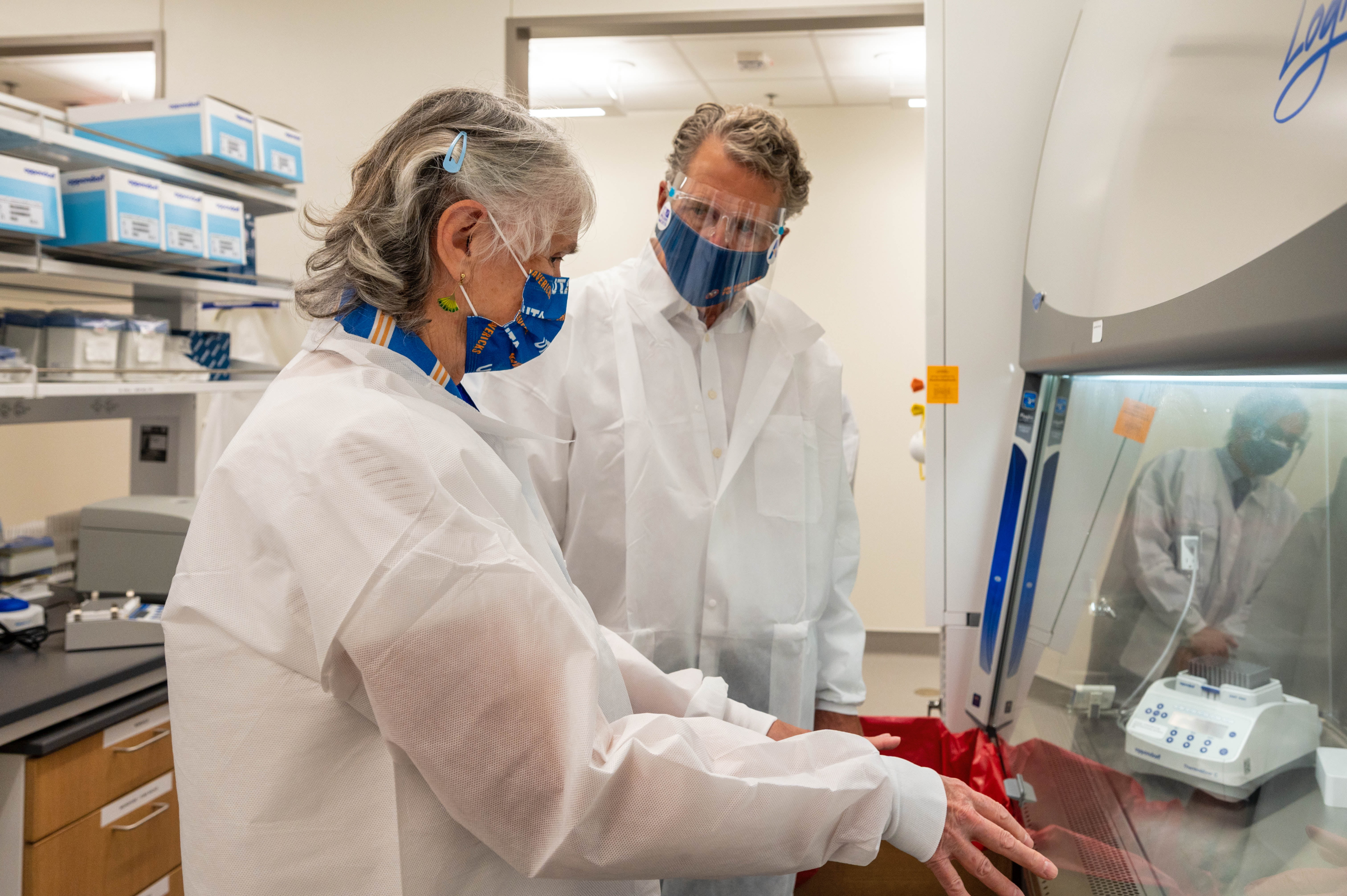Chancellor Milliken receives a tour of the North Texas Genome Center from Program Manager Anajane Smith.