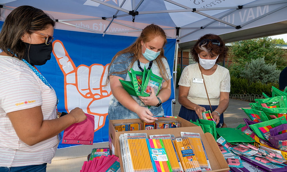 CMAS community outreach_a" width="6048" _languageinserted="true" src="https://cdn.prod.web.uta.edu/-/media/project/website/news/releases/2020/09/cmas-community-outreach-4.jpg?la=en