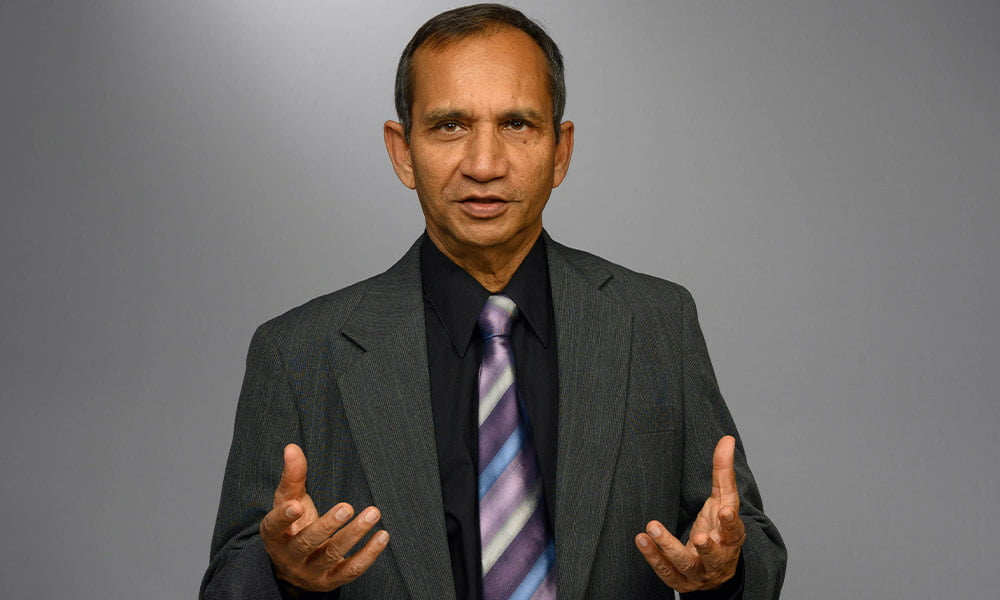 Nur Yazdani" width="4335" _languageinserted="true" src="https://cdn.prod.web.uta.edu/-/media/project/website/news/releases/2020/09/nur-yazdani-portrait.jpg?la=en