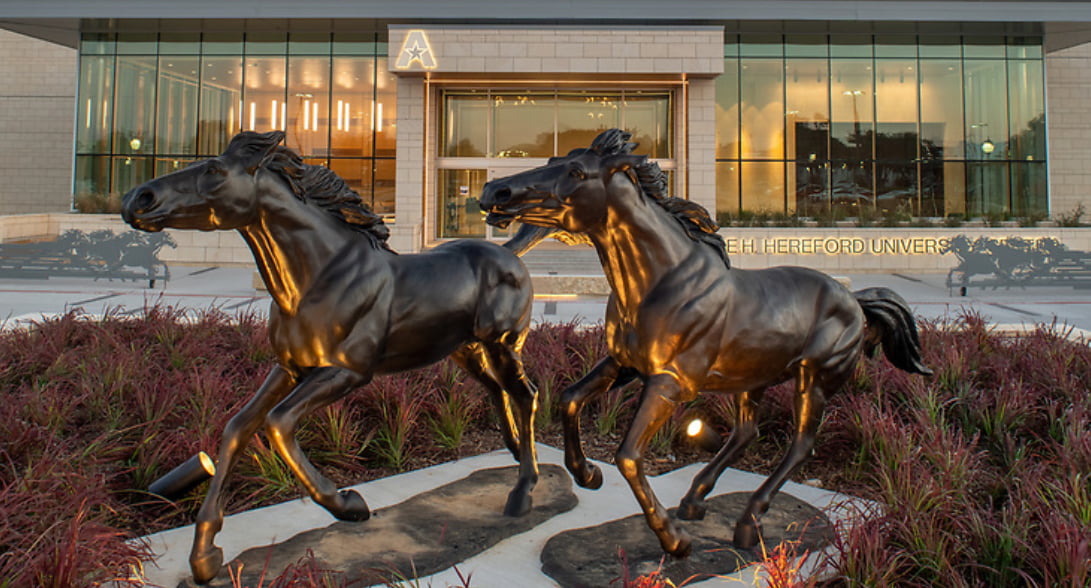 " src="https://cdn.prod.web.uta.edu/-/media/project/website/news/releases/2021/04/uc-sculpture.jpg?la=en" style="height:588px; width:1091px;" _languageinserted="true