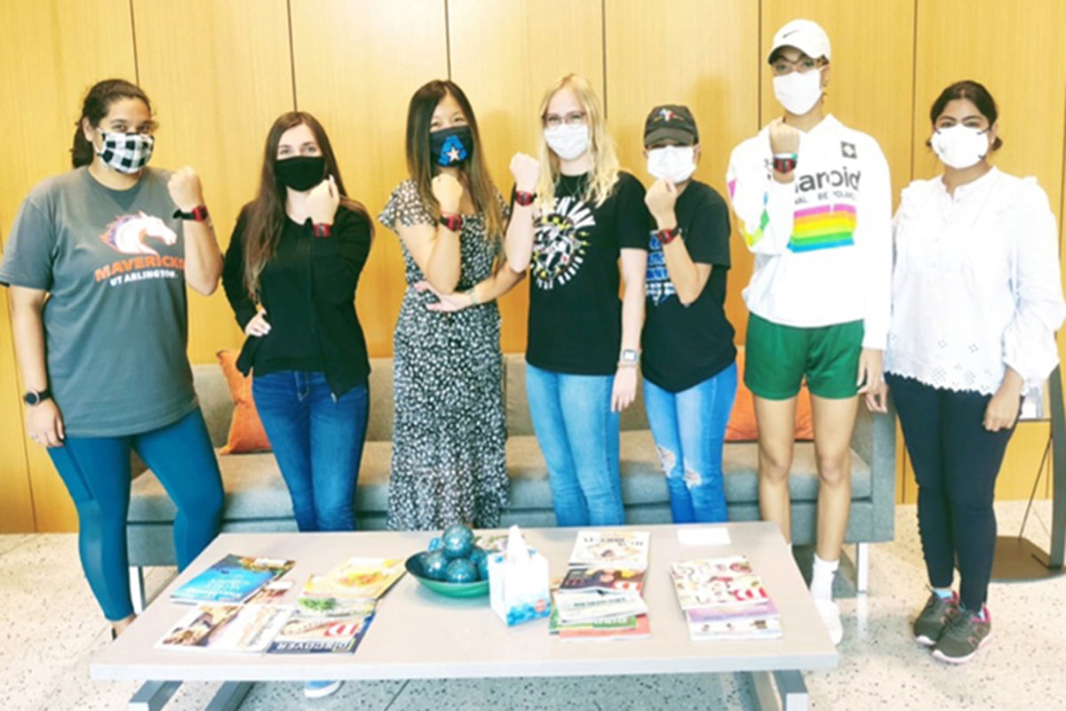 Yue Liao and students