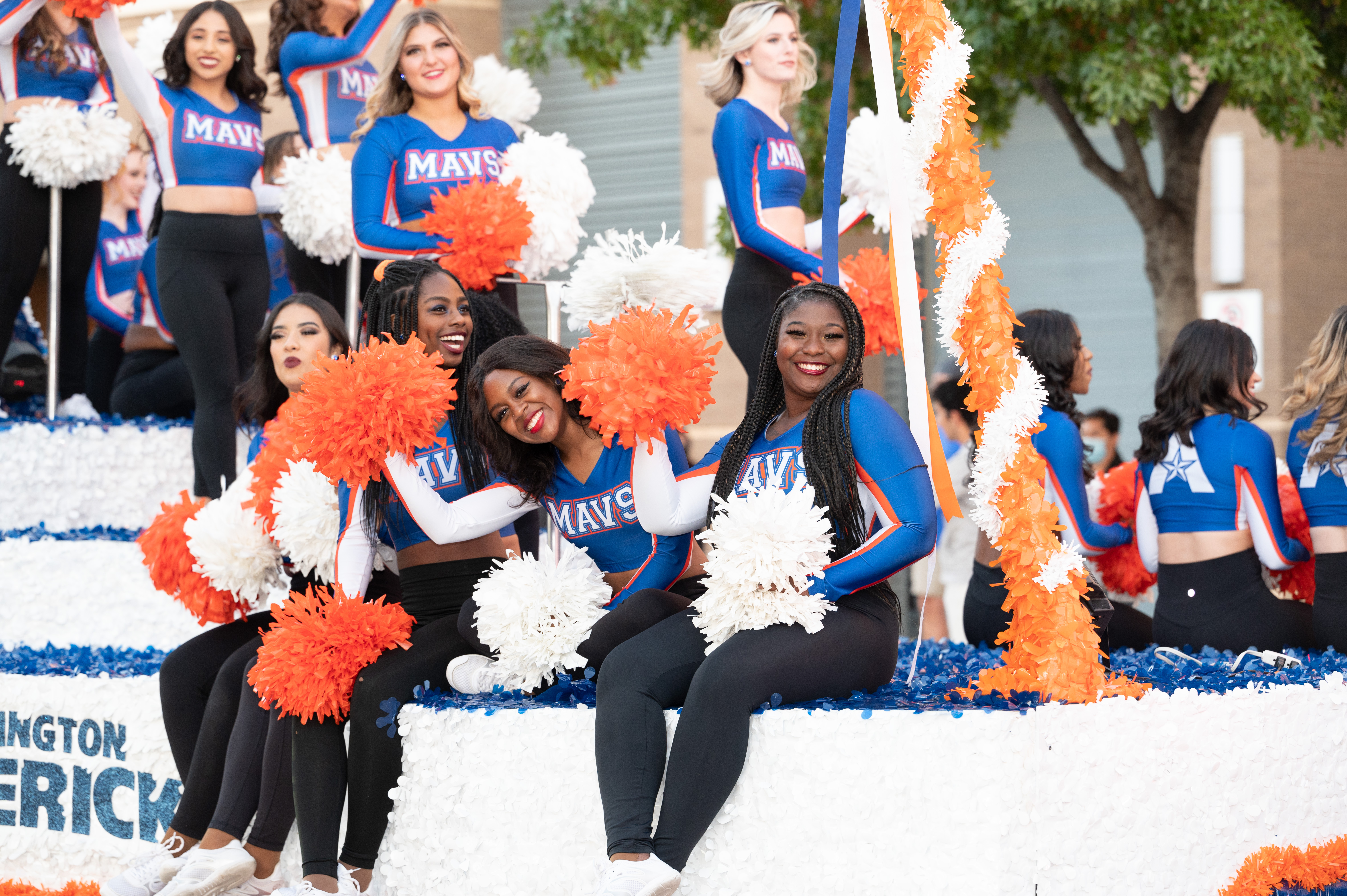 " src="https://cdn.prod.web.uta.edu/-/media/project/website/news/releases/2021/11/uta-homecoming-21-cheer.png?la=en" style="height:4024px; width:6048px;" _languageinserted="true