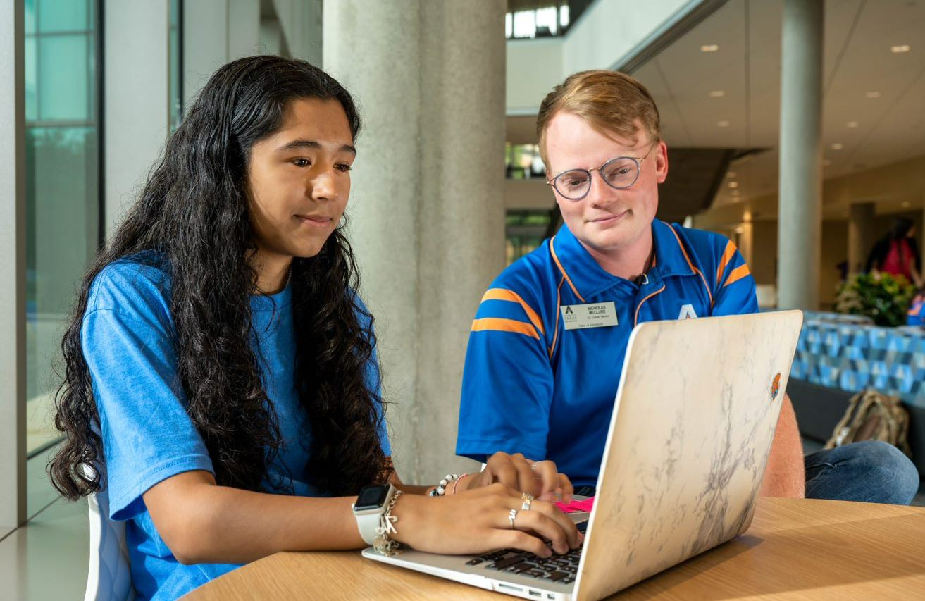 " src="https://cdn.prod.web.uta.edu/-/media/project/website/news/releases/2021/12/aplu---revature---stock-image.jpg?la=en&h=853&w=1313" style="height:853px; width:1313px;" _languageinserted="true