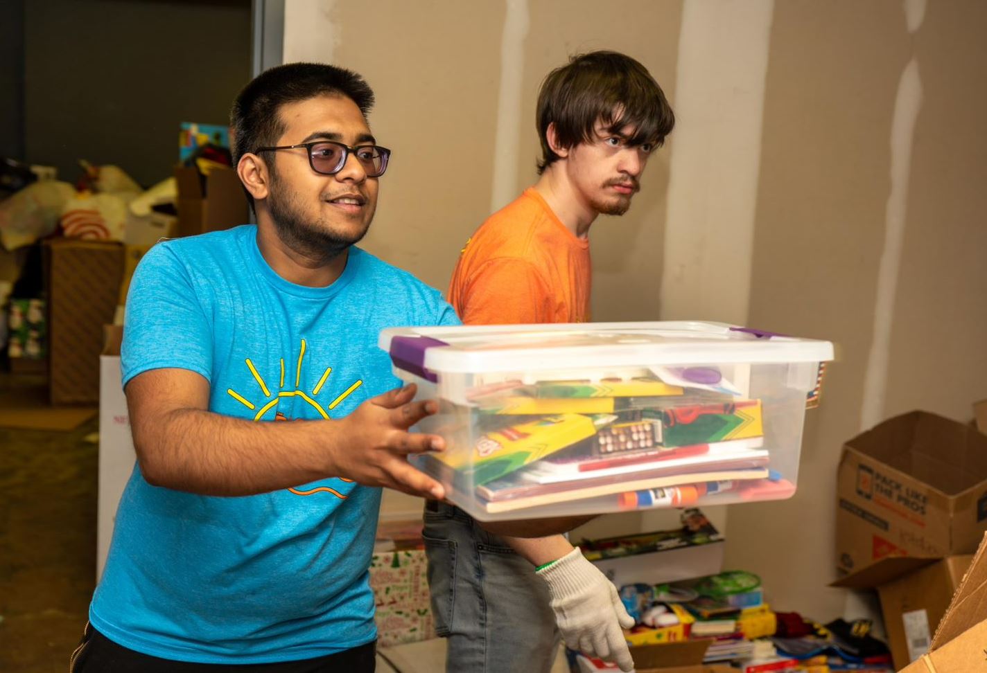 " src="https://cdn.prod.web.uta.edu/-/media/project/website/news/releases/2022/04/the-big-event-2022-3.jpg?la=en" style="height:972px; width:1424px;" _languageinserted="true