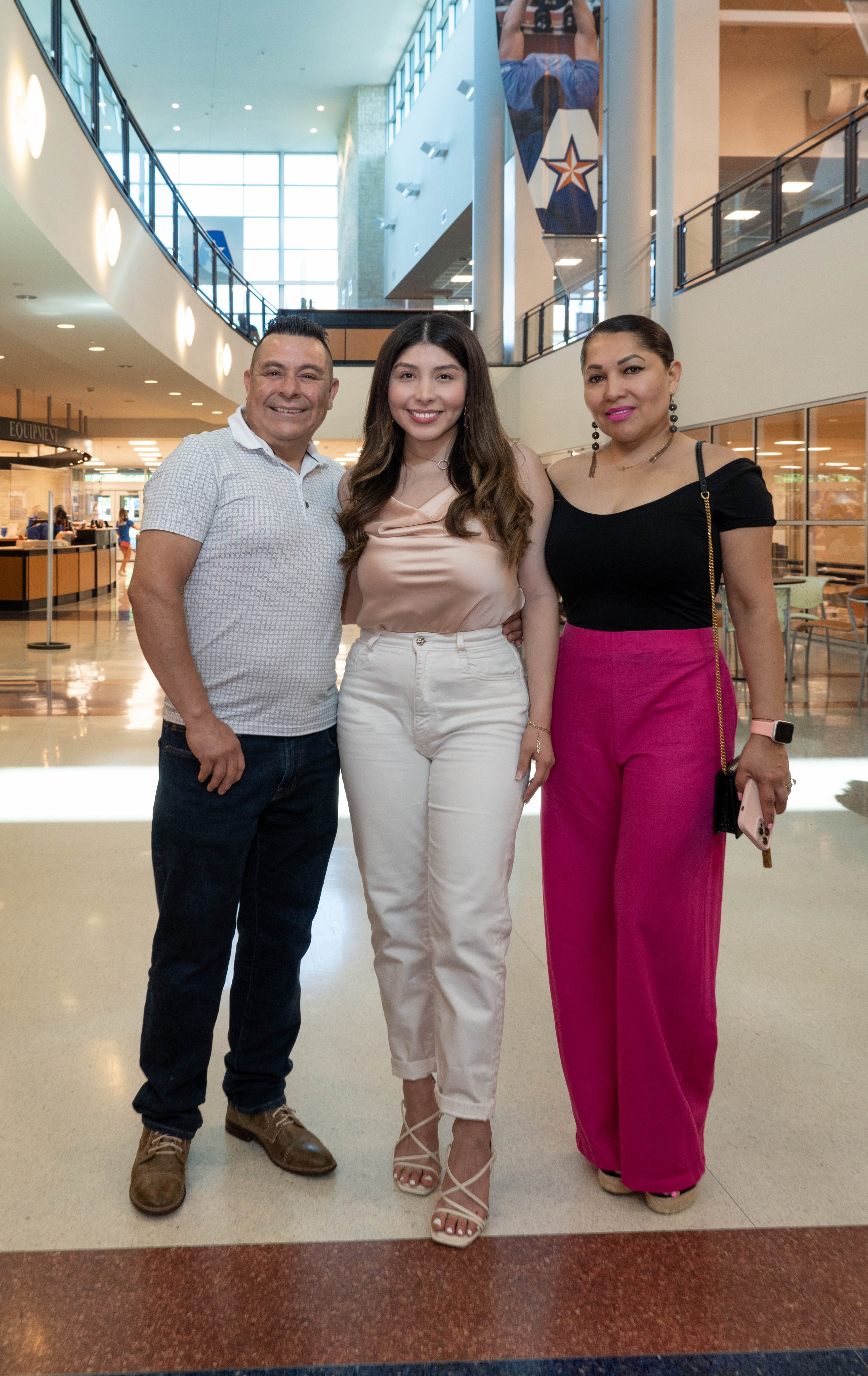 " src="https://cdn.prod.web.uta.edu/-/media/project/website/news/releases/2022/05/celebrando-el-xit-_109b.jpg?la=en" style="height:5468px; width:3451px;" _languageinserted="true