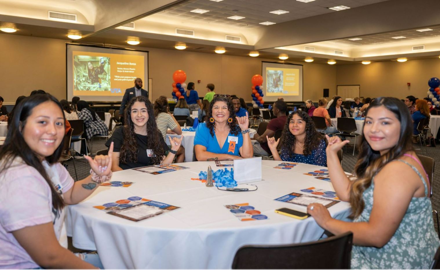 First-generation student/alumni brunch." _languageinserted="true" src="https://cdn.prod.web.uta.edu/-/media/project/website/news/releases/2022/09/first-gen-2.jpg?la=en" _languageinserted="true" src="https://cdn.prod.web.uta.edu/-/media/project/website/news/releases/2022/09/first-gen-2.jpg?la=en" _languageinserted="true