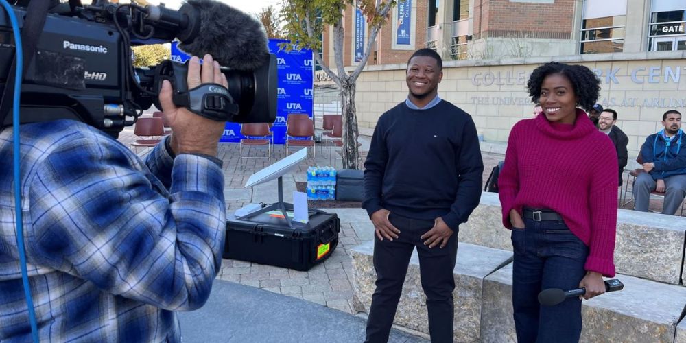 UTA student Ron Everett and NBC correspondent Priscilla Thompson" _languageinserted="true