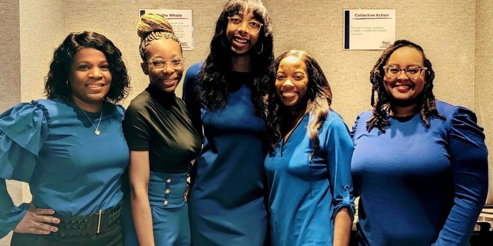 Jaquetta Reeves, Tiara Pratt, Rebecca Jackson, Brandie Green and Kyrah Brown pose for photo" _languageinserted="true