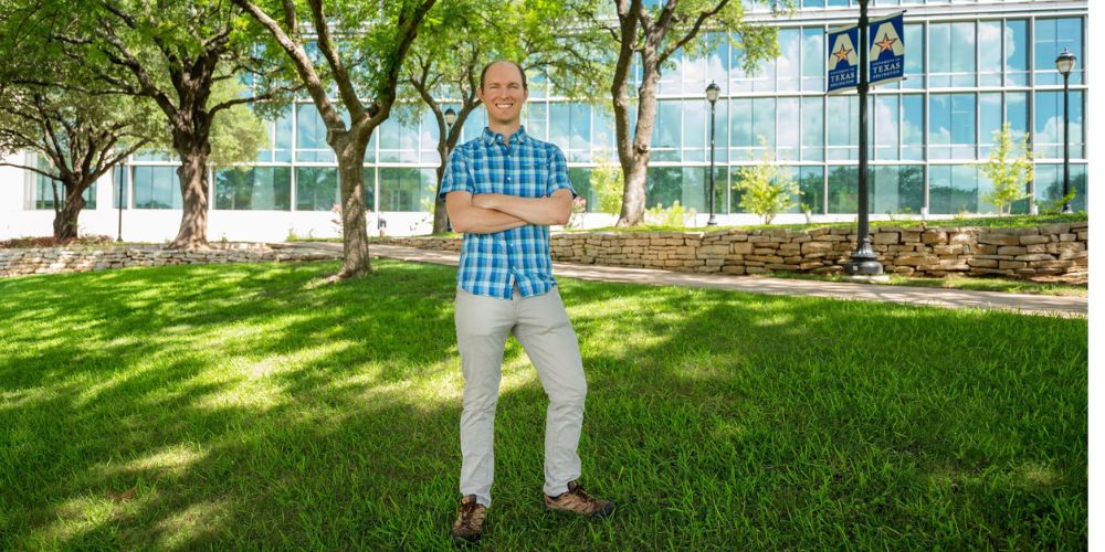 UTA biology professor Luke Frishkoff