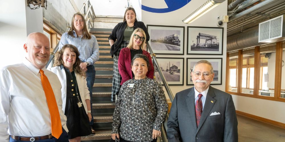 Team leaders of the cohort group pose for a photo " _languageinserted="true