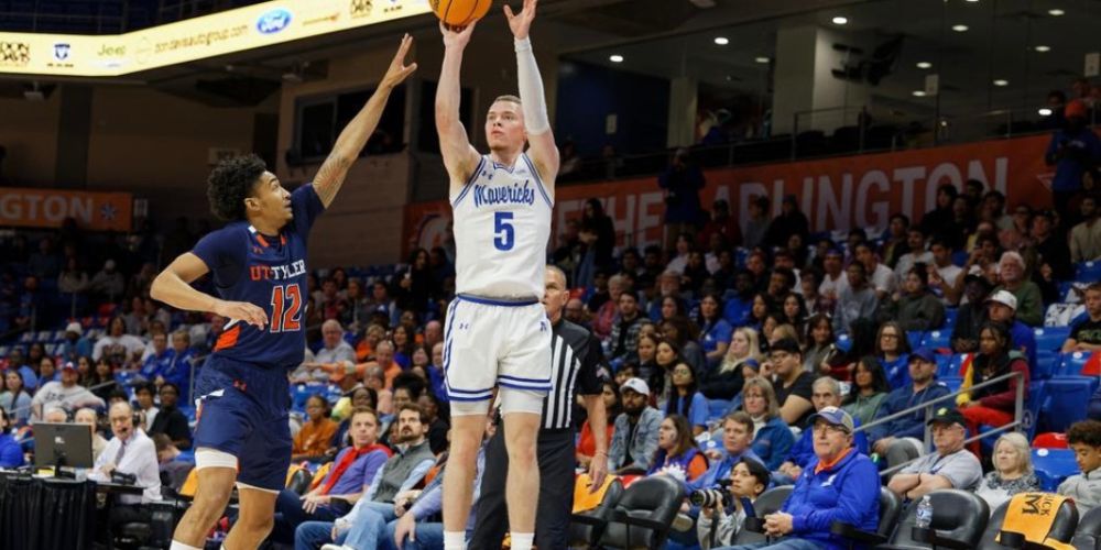 Photo of UTA basketball game" _languageinserted="true