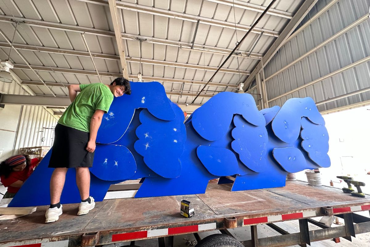 Student painting COLA float