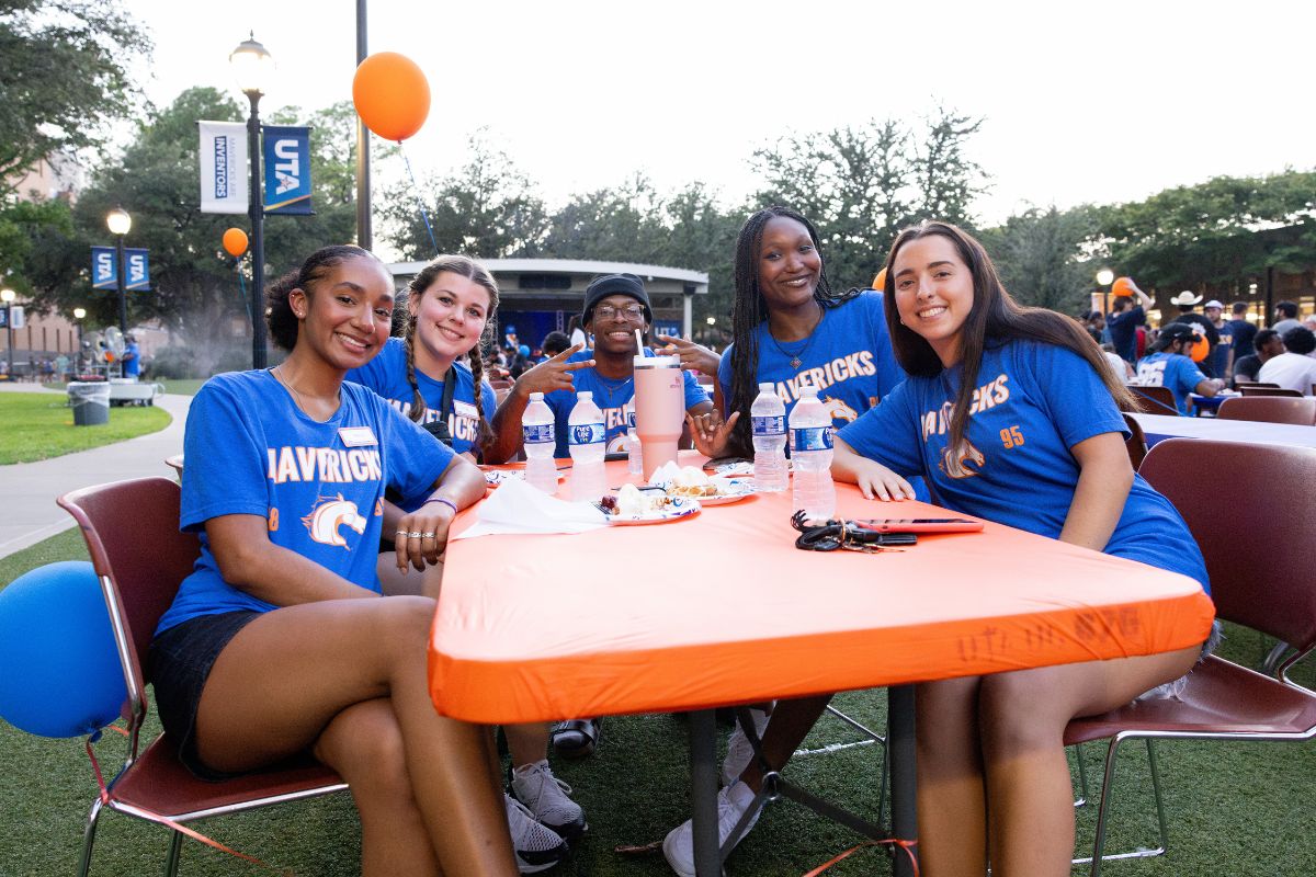 UTA students enjoy their waffles with friends 