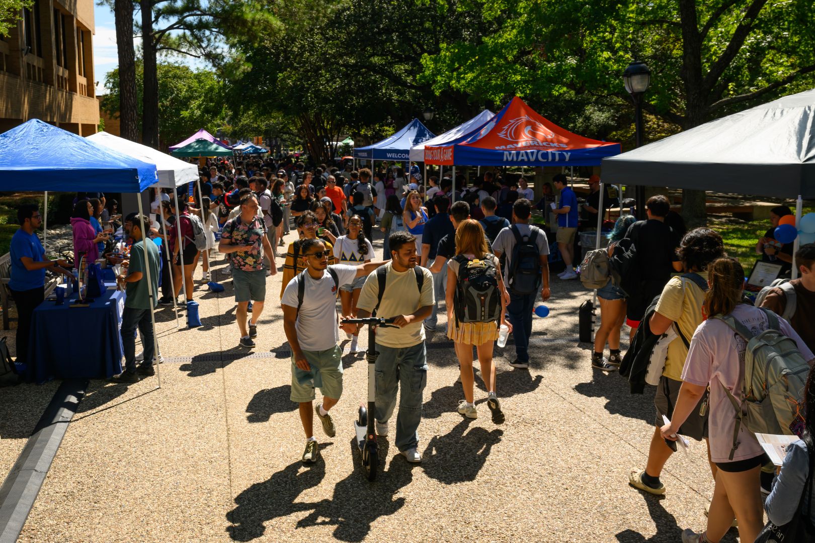 Students walk through the University Mall during the fall Activity Fair 