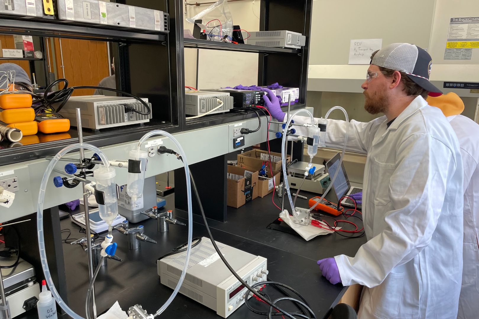 A UTA student in a lab during an engineering class