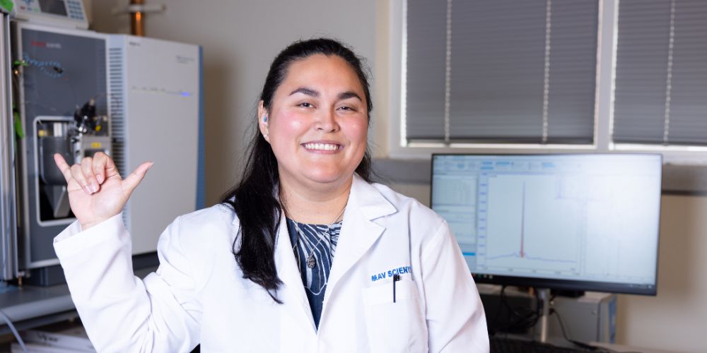 Maria Olds’ study on blood alcohol tests highlights the impact of UTA’s chemistry programs" style=" height:500px; width:1000px" _languageinserted="true" src="https://cdn.prod.web.uta.edu/-/media/project/website/news/releases/2025/08/chemistry-student-1-(1).jpg
