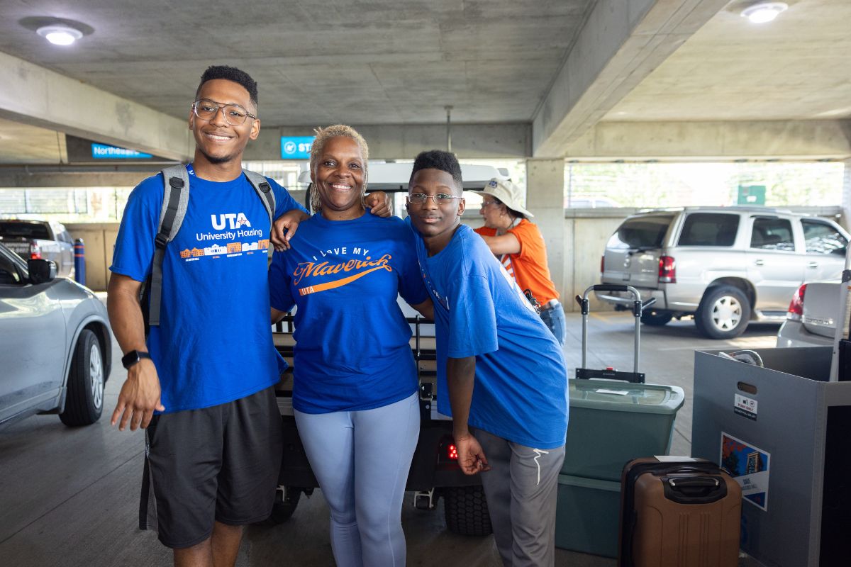 UTA Mavericks moving into residence halls on Thursday, August 14" style=" height:800px; width:1200px" _languageinserted="true" src="https://cdn.prod.web.uta.edu/-/media/project/website/news/releases/2025/08/move-in-day-2.jpg