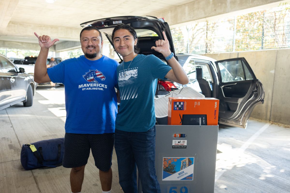 UTA Mavericks moving into residence halls on Thursday, August 14" style=" height:800px; width:1200px" _languageinserted="true" src="https://cdn.prod.web.uta.edu/-/media/project/website/news/releases/2025/08/move-in-day-3.jpg