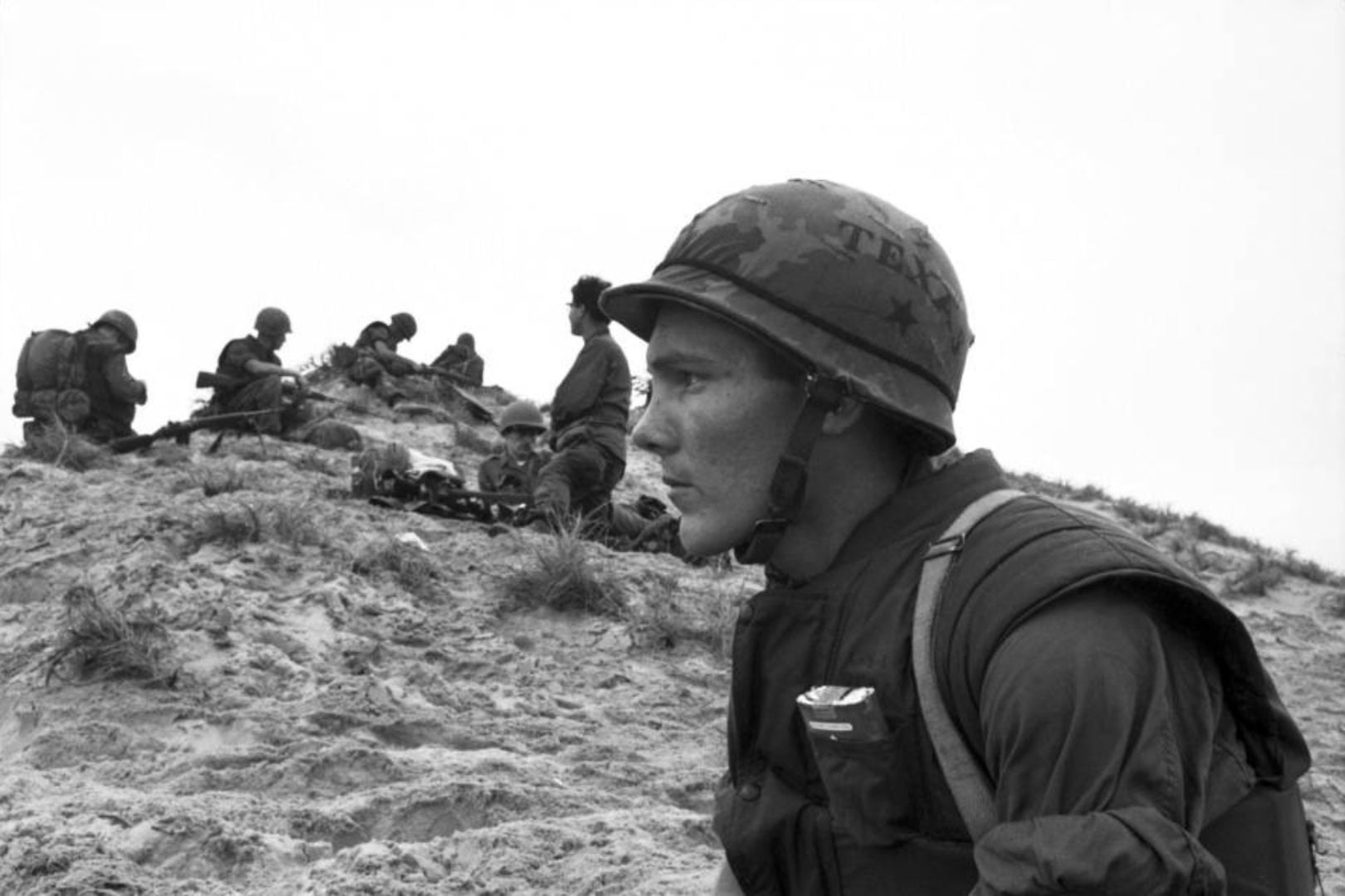 Legendary journalist Bob Schieffer donates his Vietnam collection, capturing the lives and voices of Texas soldiers" style=" height:1080px; width:1620px" _languageinserted="true" src="https://cdn.prod.web.uta.edu/-/media/project/website/news/releases/2025/10/libraries-main.jpg