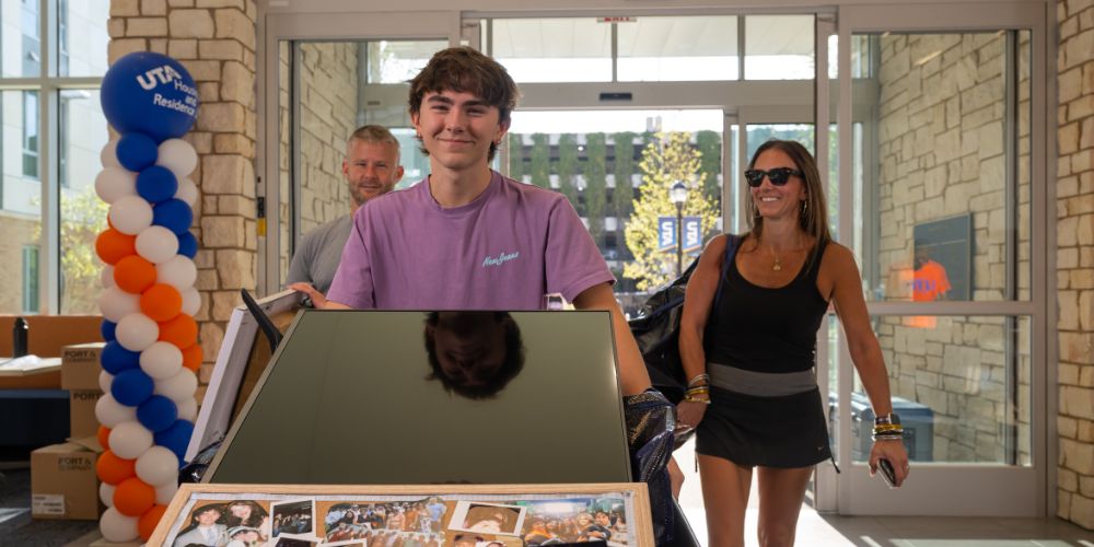 Move-In Day 2026" style=" height:500px; width:1000px" _languageinserted="true" src="https://cdn.prod.web.uta.edu/-/media/project/website/news/releases/2026/08/move-in-day-main.jpg