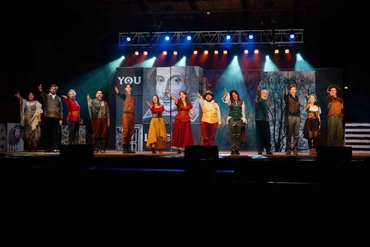 13 person cast of Shakespeare LIVEs performance of As You Like It" style=" height:800px; width:1200px" _languageinserted="true" src="https://cdn.prod.web.uta.edu/-/media/project/website/news/releases/2026/10/shakespeare-alumni-3.jpg